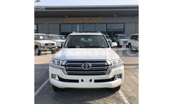 Buy Import Toyota Land Cruiser White Car in Import - Dubai in Kampot Province Buy Import Toyota Land Cruiser White Car in Import - Dubai in Kampot Province