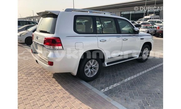 Buy Import Toyota Land Cruiser White Car in Import - Dubai in Kampot Province Buy Import Toyota Land Cruiser White Car in Import - Dubai in Kampot Province