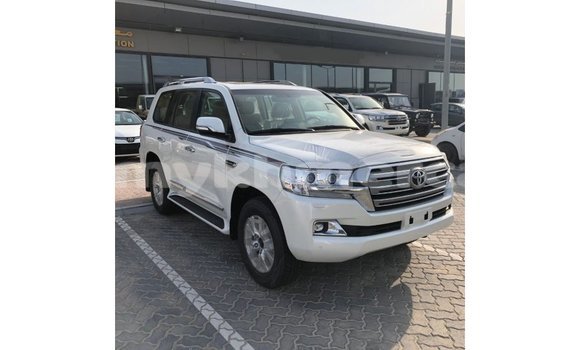 Buy Import Toyota Land Cruiser White Car in Import - Dubai in Kampot Province Buy Import Toyota Land Cruiser White Car in Import - Dubai in Kampot Province