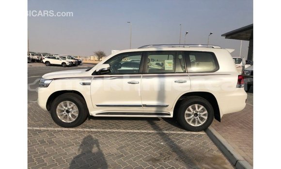 Buy Import Toyota Land Cruiser White Car in Import - Dubai in Kampot Province Buy Import Toyota Land Cruiser White Car in Import - Dubai in Kampot Province