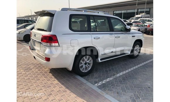 Buy Import Toyota Land Cruiser White Car in Import - Dubai in Kampot Province Buy Import Toyota Land Cruiser White Car in Import - Dubai in Kampot Province