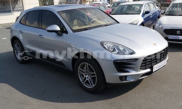 Acheter Import Voiture Porsche Macan Autre à Import - Dubai, Kampot Province Acheter Import Voiture Porsche Macan Autre à Import - Dubai, Kampot Province