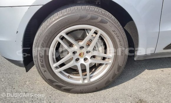 Acheter Import Voiture Porsche Macan Autre à Import - Dubai, Kampot Province Acheter Import Voiture Porsche Macan Autre à Import - Dubai, Kampot Province