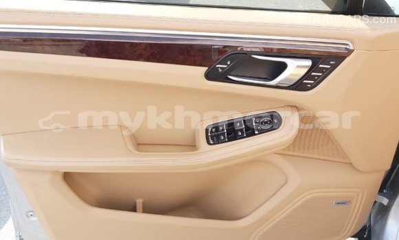 Acheter Import Voiture Porsche Macan Autre à Import - Dubai, Kampot Province Acheter Import Voiture Porsche Macan Autre à Import - Dubai, Kampot Province