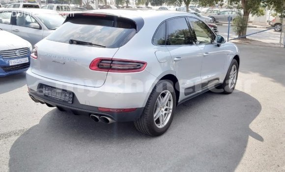 Acheter Import Voiture Porsche Macan Autre à Import - Dubai, Kampot Province Acheter Import Voiture Porsche Macan Autre à Import - Dubai, Kampot Province