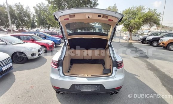 Acheter Import Voiture Porsche Macan Autre à Import - Dubai, Kampot Province Acheter Import Voiture Porsche Macan Autre à Import - Dubai, Kampot Province