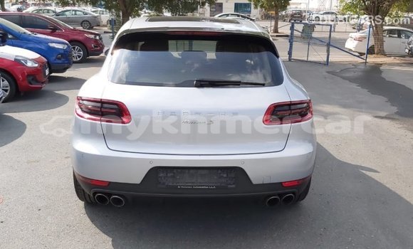 Acheter Import Voiture Porsche Macan Autre à Import - Dubai, Kampot Province Acheter Import Voiture Porsche Macan Autre à Import - Dubai, Kampot Province