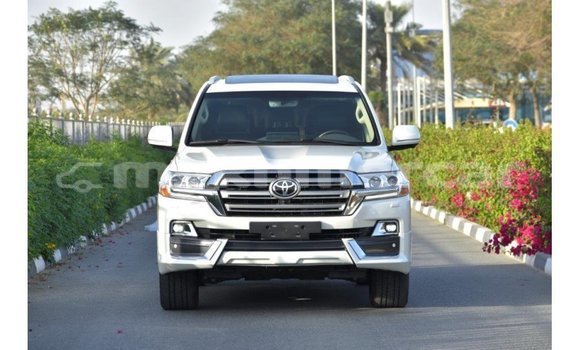 Acheter Import Voiture Toyota Land Cruiser Blanc à Import - Dubai, Kampot Province Acheter Import Voiture Toyota Land Cruiser Blanc à Import - Dubai, Kampot Province