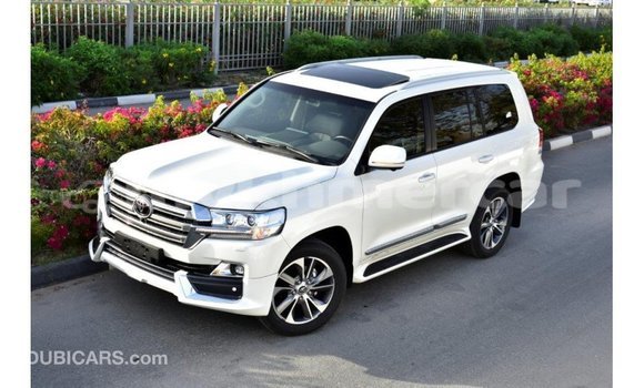 Acheter Import Voiture Toyota Land Cruiser Blanc à Import - Dubai, Kampot Province Acheter Import Voiture Toyota Land Cruiser Blanc à Import - Dubai, Kampot Province