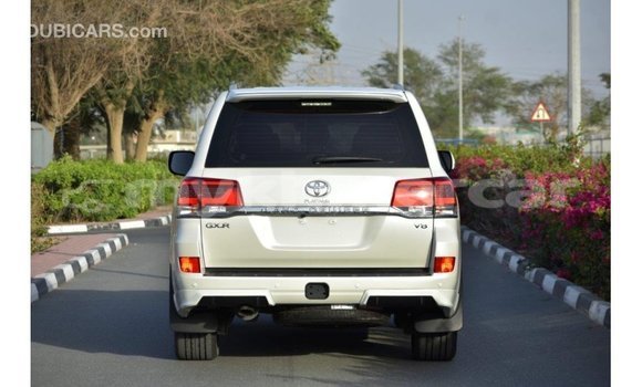 Acheter Import Voiture Toyota Land Cruiser Blanc à Import - Dubai, Kampot Province Acheter Import Voiture Toyota Land Cruiser Blanc à Import - Dubai, Kampot Province
