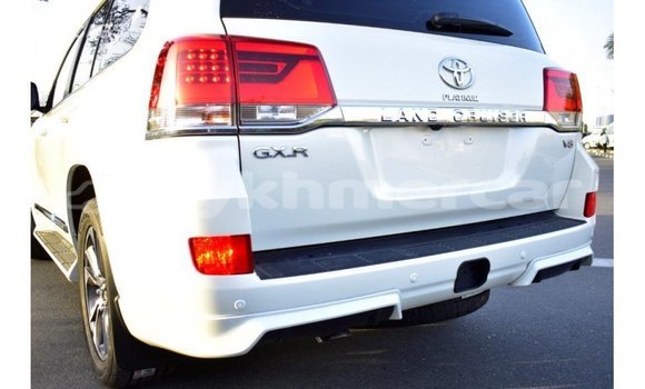 Acheter Import Voiture Toyota Land Cruiser Blanc à Import - Dubai, Kampot Province Acheter Import Voiture Toyota Land Cruiser Blanc à Import - Dubai, Kampot Province