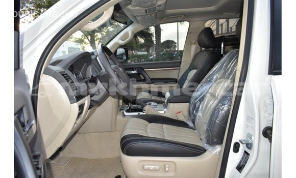 Acheter Import Voiture Toyota Land Cruiser Blanc à Import - Dubai, Kampot Province Acheter Import Voiture Toyota Land Cruiser Blanc à Import - Dubai, Kampot Province