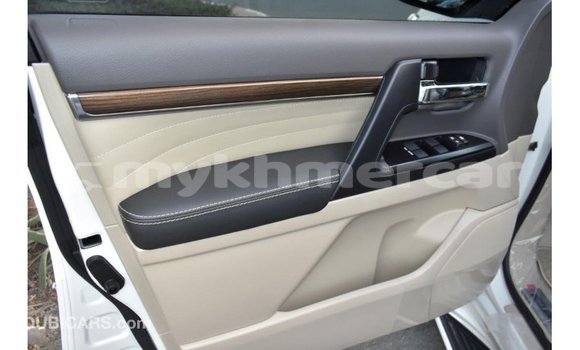 Acheter Import Voiture Toyota Land Cruiser Blanc à Import - Dubai, Kampot Province Acheter Import Voiture Toyota Land Cruiser Blanc à Import - Dubai, Kampot Province