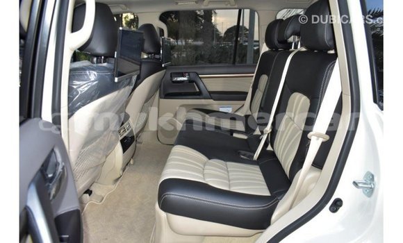 Acheter Import Voiture Toyota Land Cruiser Blanc à Import - Dubai, Kampot Province Acheter Import Voiture Toyota Land Cruiser Blanc à Import - Dubai, Kampot Province