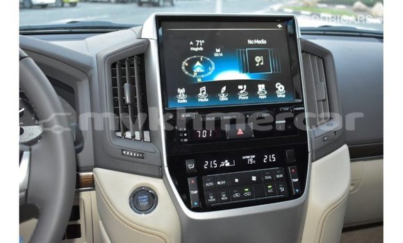 Acheter Import Voiture Toyota Land Cruiser Blanc à Import - Dubai, Kampot Province Acheter Import Voiture Toyota Land Cruiser Blanc à Import - Dubai, Kampot Province