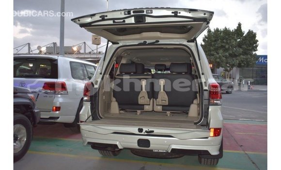 Acheter Import Voiture Toyota Land Cruiser Blanc à Import - Dubai, Kampot Province Acheter Import Voiture Toyota Land Cruiser Blanc à Import - Dubai, Kampot Province