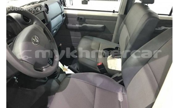 Buy Import Toyota Land Cruiser White Car in Import - Dubai in Kampot Province Buy Import Toyota Land Cruiser White Car in Import - Dubai in Kampot Province