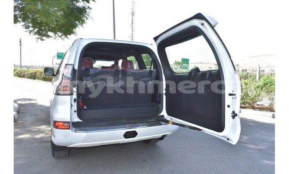 Acheter Import Voiture Toyota Land Cruiser Blanc à Import - Dubai, Kampot Province Acheter Import Voiture Toyota Land Cruiser Blanc à Import - Dubai, Kampot Province