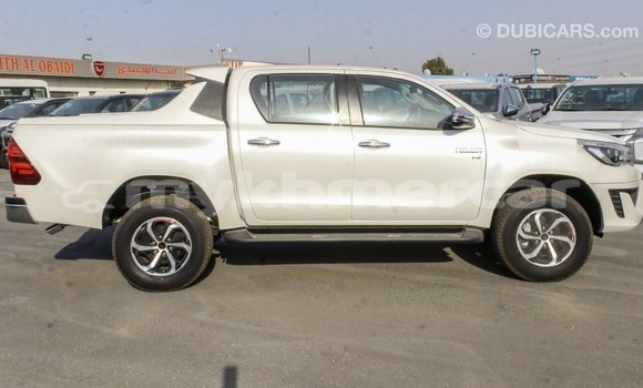 Acheter Import Voiture Toyota Hilux Blanc à Import - Dubai, Kampot Province Acheter Import Voiture Toyota Hilux Blanc à Import - Dubai, Kampot Province