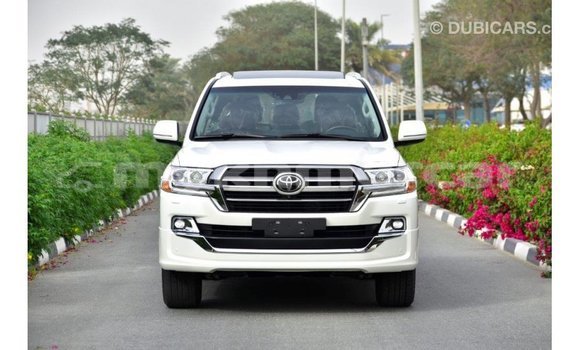 Acheter Import Voiture Toyota Land Cruiser Blanc à Import - Dubai, Kampot Province Acheter Import Voiture Toyota Land Cruiser Blanc à Import - Dubai, Kampot Province