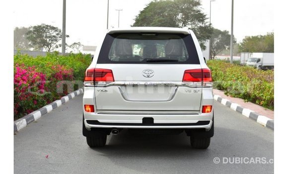Acheter Import Voiture Toyota Land Cruiser Blanc à Import - Dubai, Kampot Province Acheter Import Voiture Toyota Land Cruiser Blanc à Import - Dubai, Kampot Province