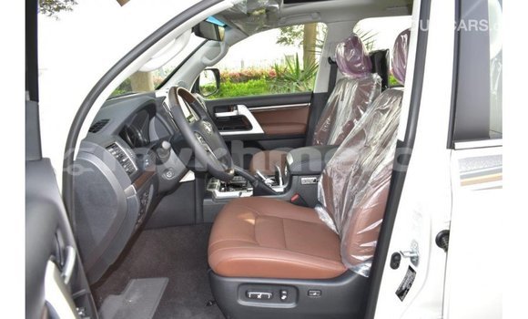 Acheter Import Voiture Toyota Land Cruiser Blanc à Import - Dubai, Kampot Province Acheter Import Voiture Toyota Land Cruiser Blanc à Import - Dubai, Kampot Province