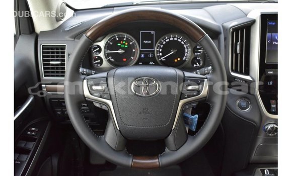 Acheter Import Voiture Toyota Land Cruiser Blanc à Import - Dubai, Kampot Province Acheter Import Voiture Toyota Land Cruiser Blanc à Import - Dubai, Kampot Province