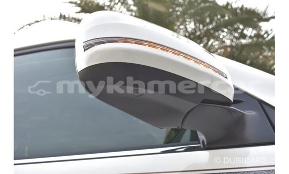 Acheter Import Voiture Toyota Land Cruiser Blanc à Import - Dubai, Kampot Province Acheter Import Voiture Toyota Land Cruiser Blanc à Import - Dubai, Kampot Province