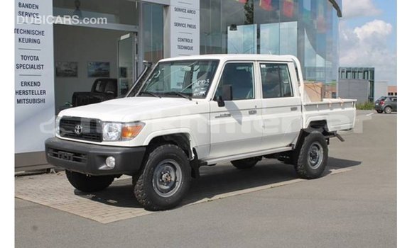 Buy Import Toyota Land Cruiser White Car in Import - Dubai in Kampot Province Buy Import Toyota Land Cruiser White Car in Import - Dubai in Kampot Province