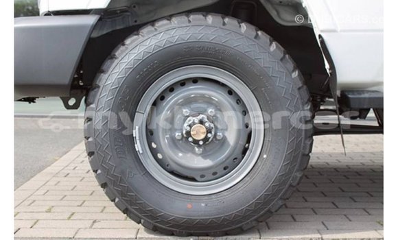 Buy Import Toyota Land Cruiser White Car in Import - Dubai in Kampot Province Buy Import Toyota Land Cruiser White Car in Import - Dubai in Kampot Province