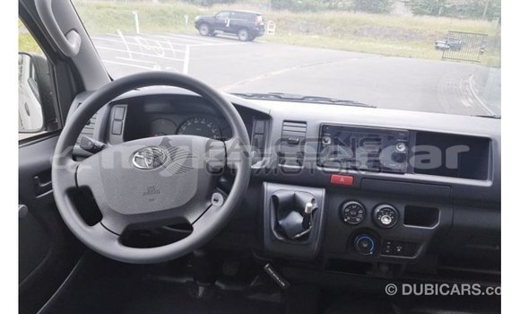 Acheter Import Voiture Toyota Hiace Blanc à Import - Dubai, Kampot Province Acheter Import Voiture Toyota Hiace Blanc à Import - Dubai, Kampot Province