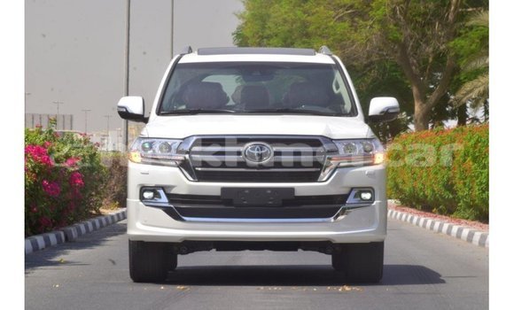 Acheter Import Voiture Toyota Land Cruiser Blanc à Import - Dubai, Kampot Province Acheter Import Voiture Toyota Land Cruiser Blanc à Import - Dubai, Kampot Province