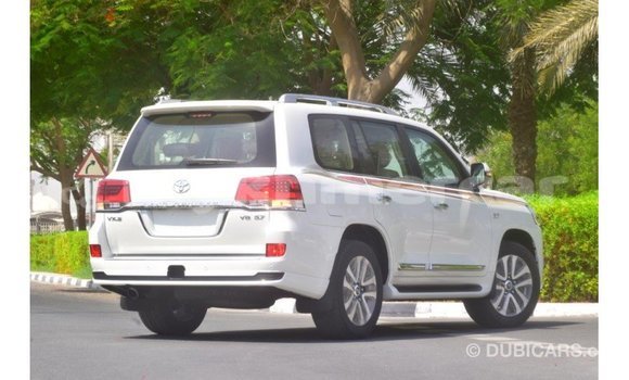 Acheter Import Voiture Toyota Land Cruiser Blanc à Import - Dubai, Kampot Province Acheter Import Voiture Toyota Land Cruiser Blanc à Import - Dubai, Kampot Province