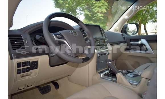 Acheter Import Voiture Toyota Land Cruiser Blanc à Import - Dubai, Kampot Province Acheter Import Voiture Toyota Land Cruiser Blanc à Import - Dubai, Kampot Province
