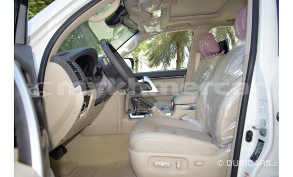 Acheter Import Voiture Toyota Land Cruiser Blanc à Import - Dubai, Kampot Province Acheter Import Voiture Toyota Land Cruiser Blanc à Import - Dubai, Kampot Province