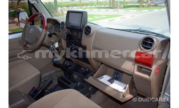 Acheter Import Voiture Toyota Land Cruiser Autre à Import - Dubai, Kampot Province Acheter Import Voiture Toyota Land Cruiser Autre à Import - Dubai, Kampot Province