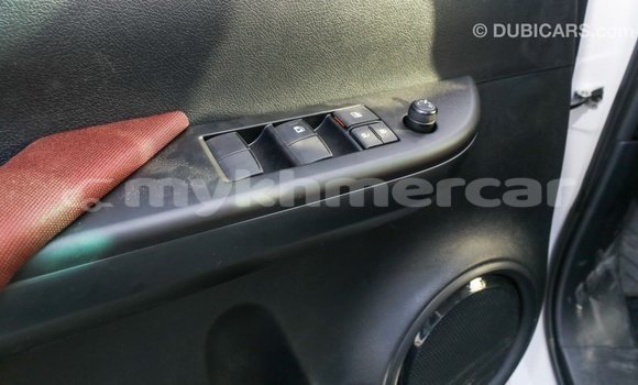 Acheter Import Voiture Toyota Hilux Blanc à Import - Dubai, Kampot Province Acheter Import Voiture Toyota Hilux Blanc à Import - Dubai, Kampot Province