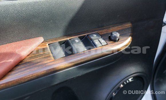 Acheter Import Voiture Toyota Hilux Blanc à Import - Dubai, Kampot Province Acheter Import Voiture Toyota Hilux Blanc à Import - Dubai, Kampot Province