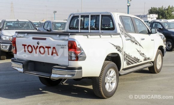 Acheter Import Voiture Toyota Hilux Blanc à Import - Dubai, Kampot Province Acheter Import Voiture Toyota Hilux Blanc à Import - Dubai, Kampot Province