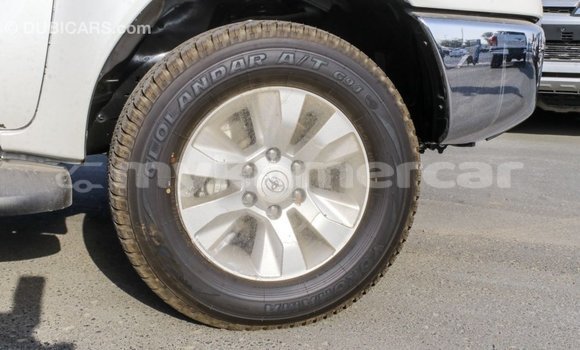 Acheter Import Voiture Toyota Hilux Blanc à Import - Dubai, Kampot Province Acheter Import Voiture Toyota Hilux Blanc à Import - Dubai, Kampot Province