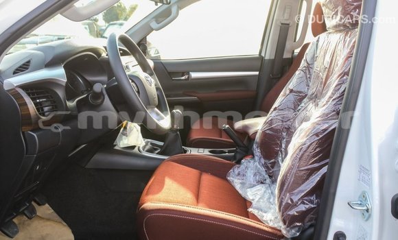 Acheter Import Voiture Toyota Hilux Blanc à Import - Dubai, Kampot Province Acheter Import Voiture Toyota Hilux Blanc à Import - Dubai, Kampot Province