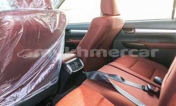 Acheter Import Voiture Toyota Hilux Blanc à Import - Dubai, Kampot Province Acheter Import Voiture Toyota Hilux Blanc à Import - Dubai, Kampot Province