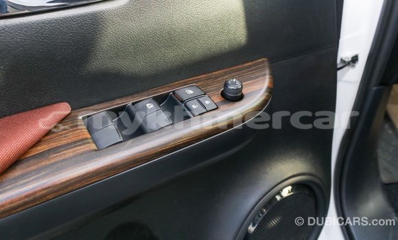 Acheter Import Voiture Toyota Hilux Blanc à Import - Dubai, Kampot Province Acheter Import Voiture Toyota Hilux Blanc à Import - Dubai, Kampot Province