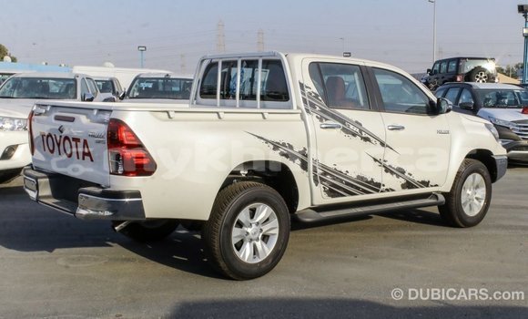 Acheter Import Voiture Toyota Hilux Blanc à Import - Dubai, Kampot Province Acheter Import Voiture Toyota Hilux Blanc à Import - Dubai, Kampot Province