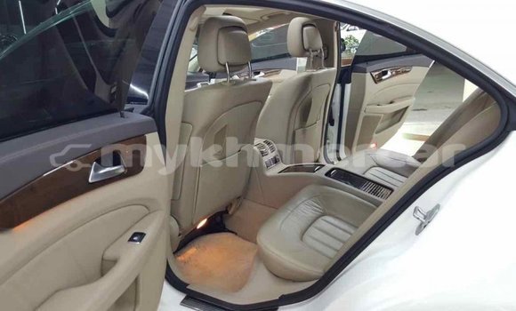 Buy Import Mercedes-Benz 190 (W201) White Car in Import - Dubai in Kampot Province