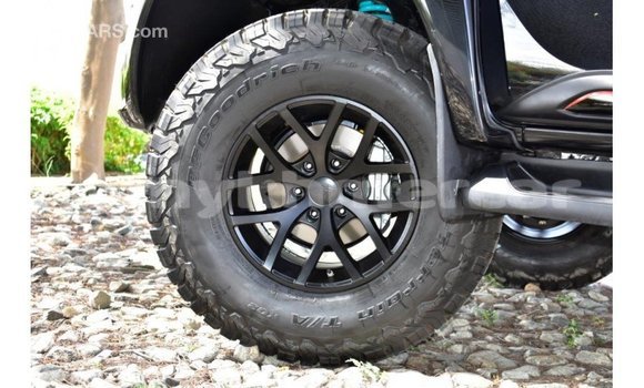 Acheter Import Voiture Toyota Hilux Noir à Import - Dubai, Kampot Province Acheter Import Voiture Toyota Hilux Noir à Import - Dubai, Kampot Province