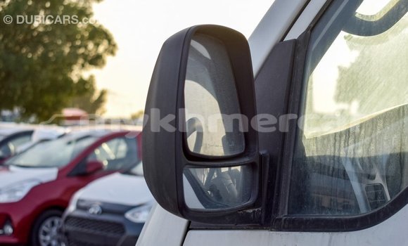 Acheter Import Voiture Kia Rio Blanc à Import - Dubai, Kampot Province Acheter Import Voiture Kia Rio Blanc à Import - Dubai, Kampot Province