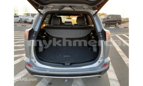 Acheter Import Utilitaire Toyota HiAce Autre à Import - Dubai, Kampot Province Acheter Import Utilitaire Toyota HiAce Autre à Import - Dubai, Kampot Province