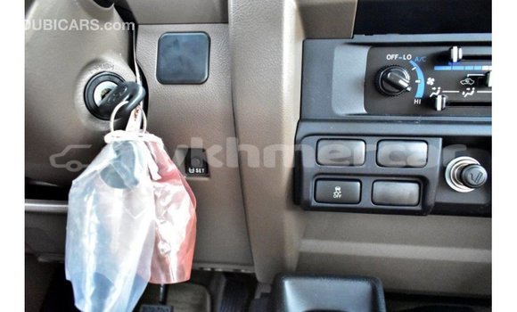 Acheter Import Voiture Toyota Land Cruiser Blanc à Import - Dubai, Kampot Province Acheter Import Voiture Toyota Land Cruiser Blanc à Import - Dubai, Kampot Province