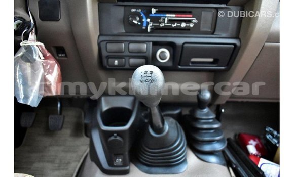Acheter Import Voiture Toyota Land Cruiser Blanc à Import - Dubai, Kampot Province Acheter Import Voiture Toyota Land Cruiser Blanc à Import - Dubai, Kampot Province